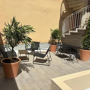  Appartement Spacieux Avec Patio En Centre